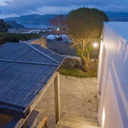 Marketos Windmill And Apartment Tripiti